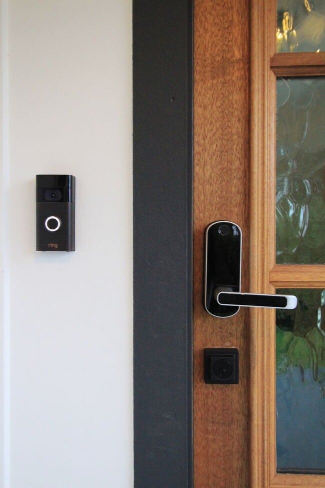 Building Photo - Ryan Place- Short to Mid-Term Rental Fully Remodeled 2  Bed, 1 Bath