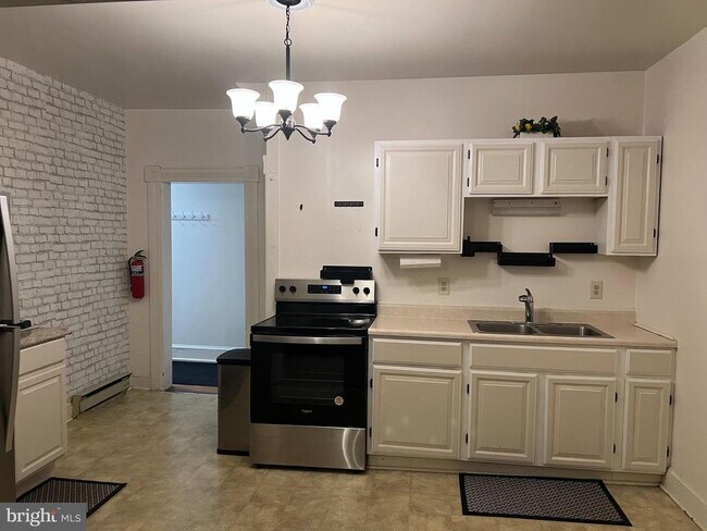 Building Photo - 110 S Charles St