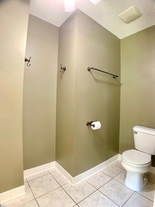 Building Photo - 141 Lyme Dr