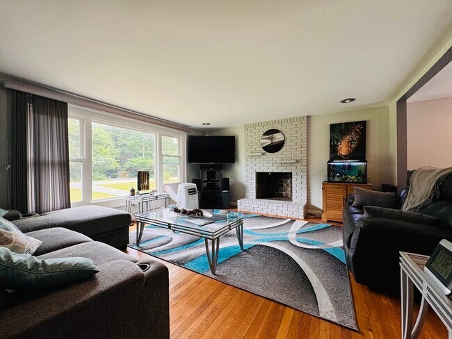 Building Photo - 18 Weaver St