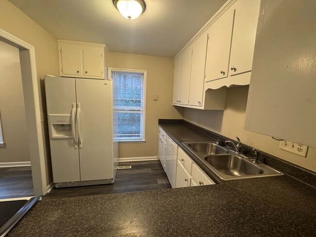 Building Photo - 4402 American Dr