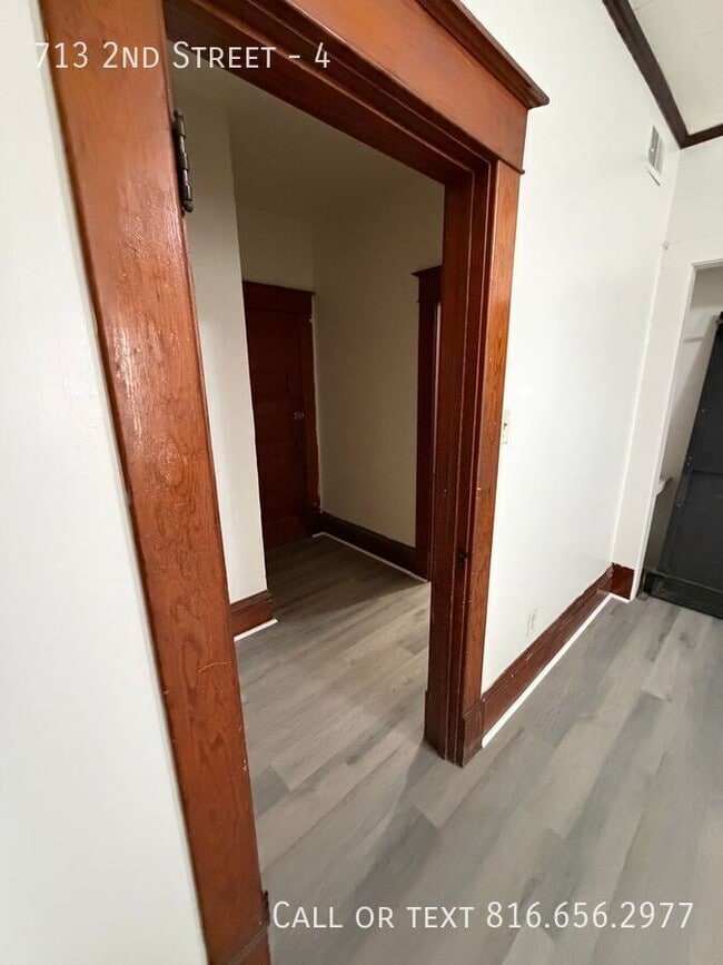 Building Photo - 713 2nd St