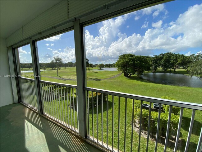 Building Photo - 13250 SW 4th Ct