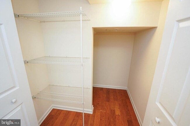 Building Photo - 439 Parkview Ct