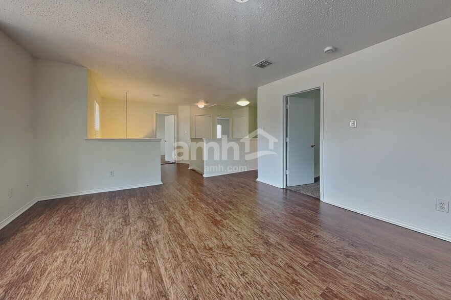 Building Photo - 4405 Statesman Ln