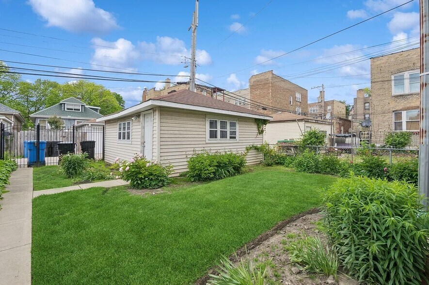 Building Photo - 6034 N Rockwell St
