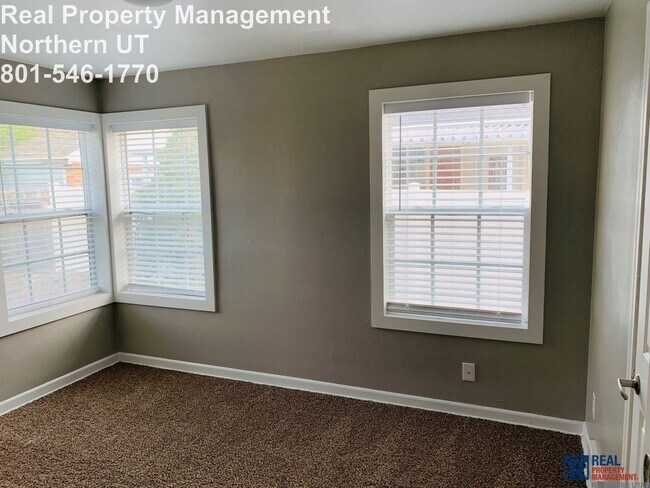 Building Photo - 4 Bedroom 2 Bath Ogden Home Available Now!