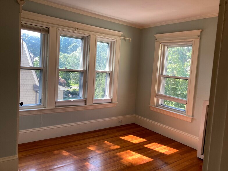 bedroom - 515 Crafts St
