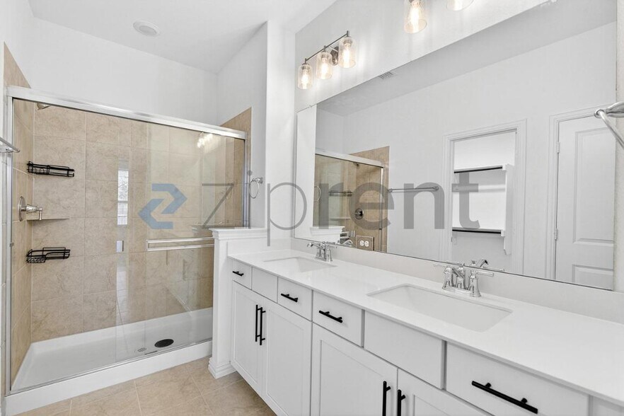 Building Photo - 4517 Waterglass St