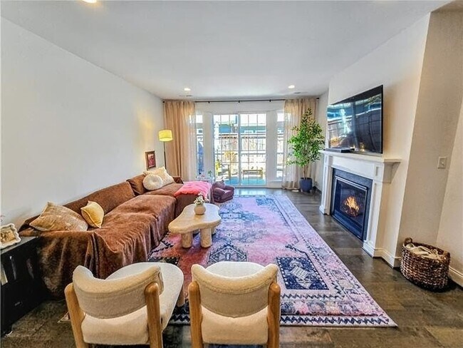 Building Photo - 515 Rodney Ln