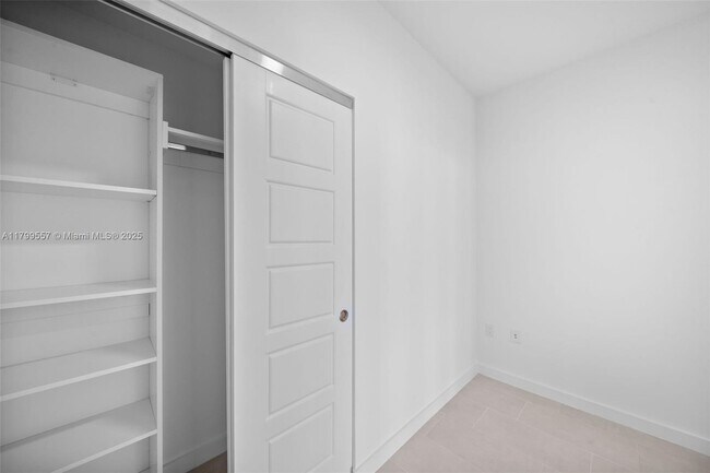 Building Photo - 2150 N Bayshore Dr
