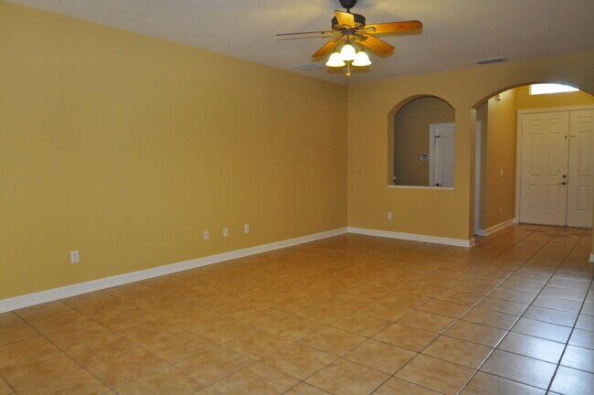 Building Photo - Exclusive Pool Home in Lake Mary on a Cul-de-Sac in Gated Community