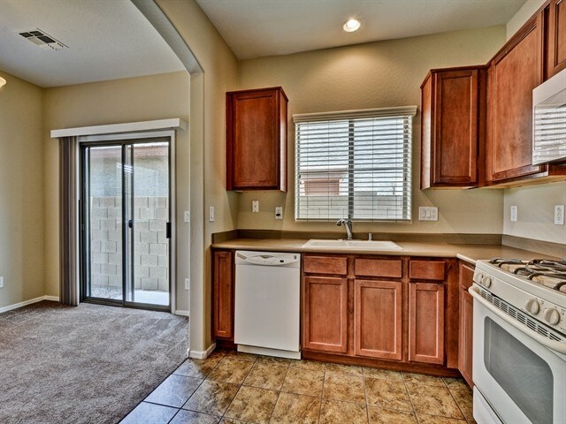 Building Photo - 14241 W Port Royale Ln