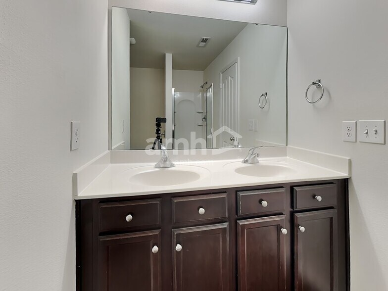 Building Photo - 4844 Old Towne Village Cir