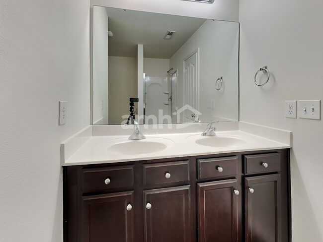 Building Photo - 4844 Old Towne Village Cir