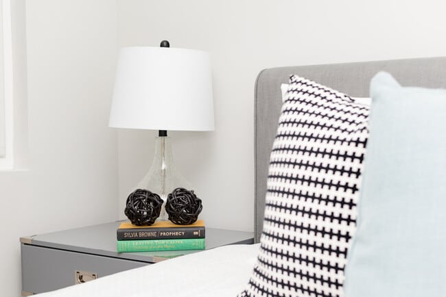 Building Photo - Two Bedroom Town Home-style Like Near NoHo Arts District