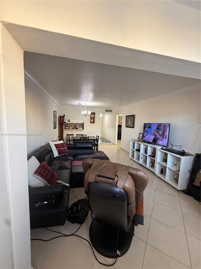 Building Photo - 1555 W 44th Pl