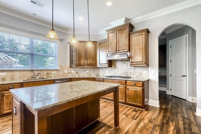 Building Photo - 5 Bedroom single family home in Mooresville