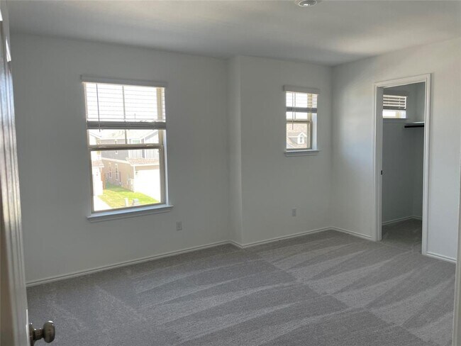 Building Photo - 252 Redonda Dr