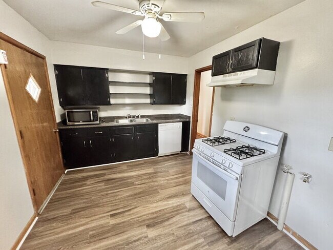 Building Photo - 1761 Cornelia Ln