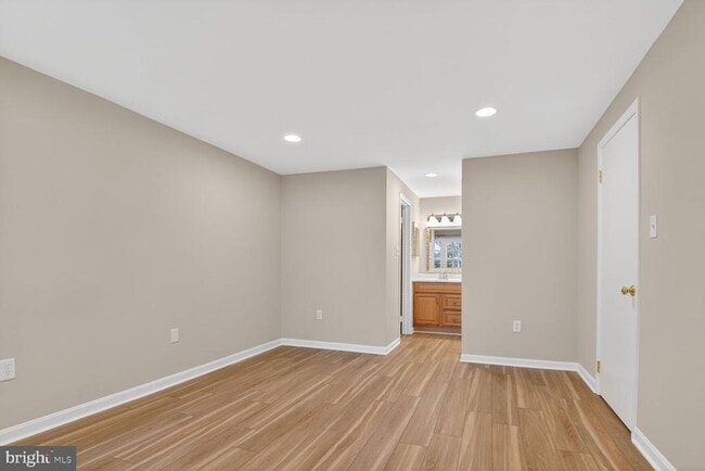 Building Photo - 2874 Sutton Oaks Ln