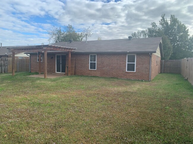 Building Photo - 8425 Bigwood Drive