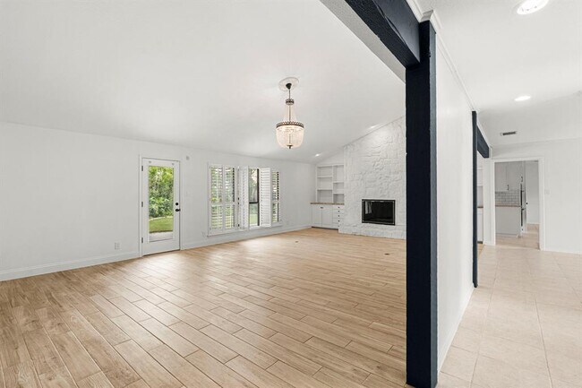 Building Photo - 2404 Coral Ridge Cir