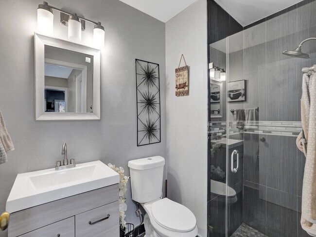 Building Photo - 9610 Dunhill Dr