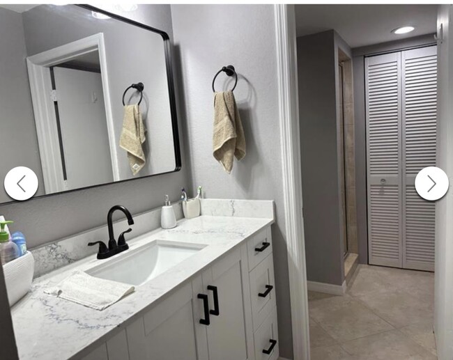 Master Bath - 4250 N Highway A1A