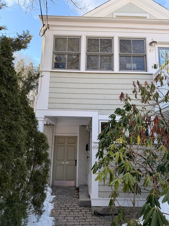 Building Photo - 69 Seaverns Ave