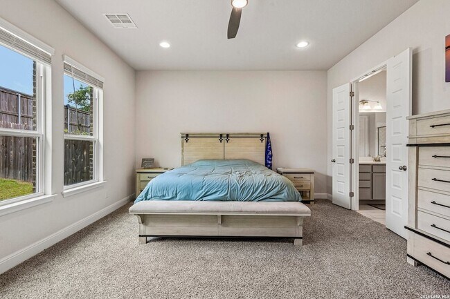 Building Photo - 1136 Aidenbaum