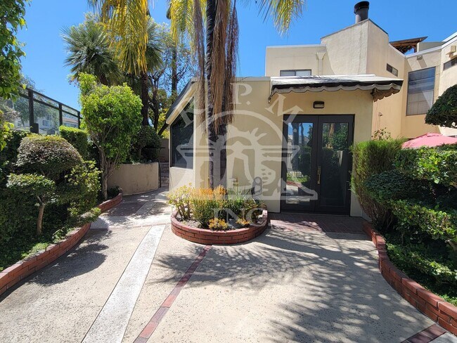 Building Photo - 13104 Glen Ct