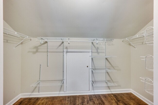 Building Photo - Welcome home to this stunning home in the great Sylvan Heights neighborhood!