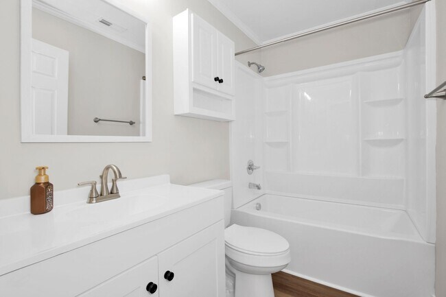 Building Photo - 2 Bedroom 1 Bath In Fayetteville- Small Do...