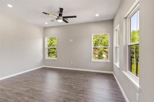 Building Photo - 5307 Groveton St