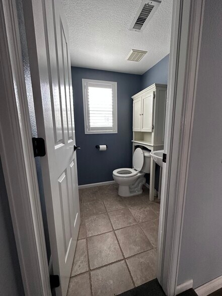 Half bathroom on main floor - 5796 Biscay St
