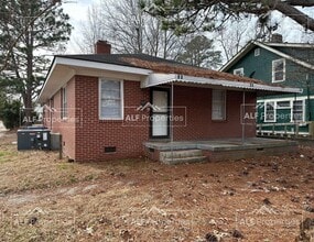 Building Photo - Newly Renovated 2-Bedroom Home on a Corner...