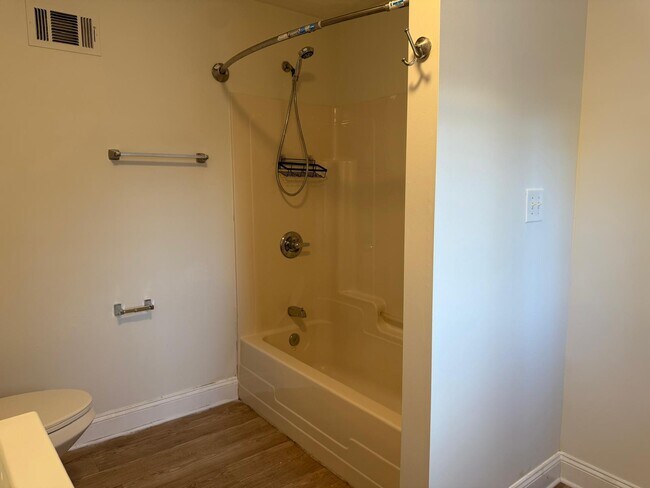 Building Photo - 25 Bleecker Pl