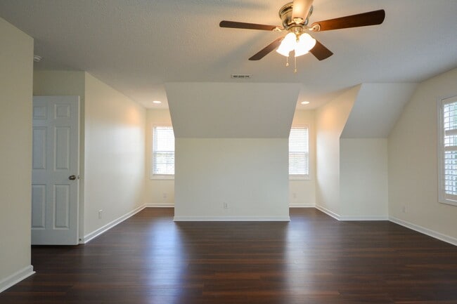 Building Photo - Escoba Bay Community- 3 Bedroom PLUS Bonus Room