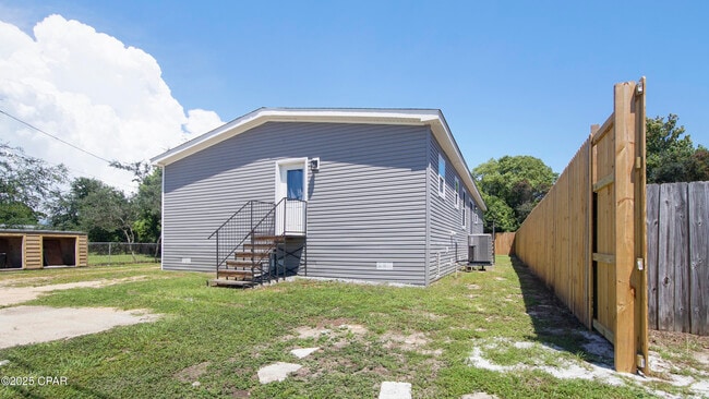 Building Photo - 108 N San Souci Blvd