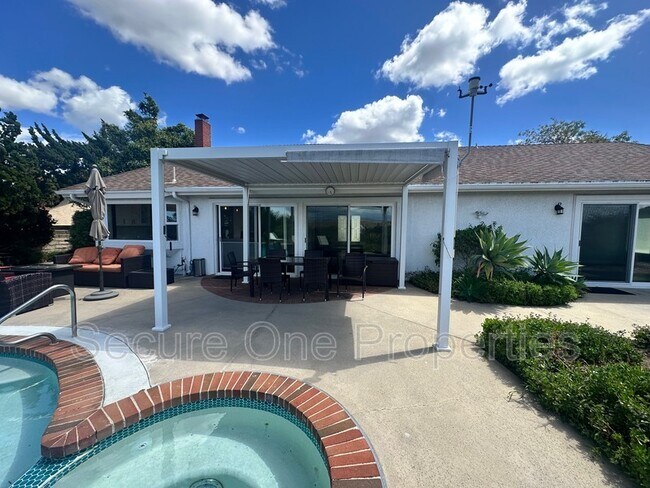 Building Photo - 637 Lynwood St