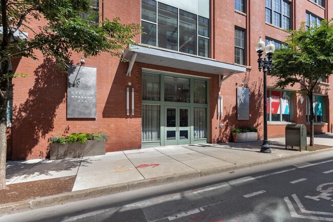 Building Photo - 234 Causeway St