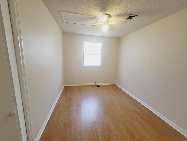 Building Photo - 3986 Breezee Ct