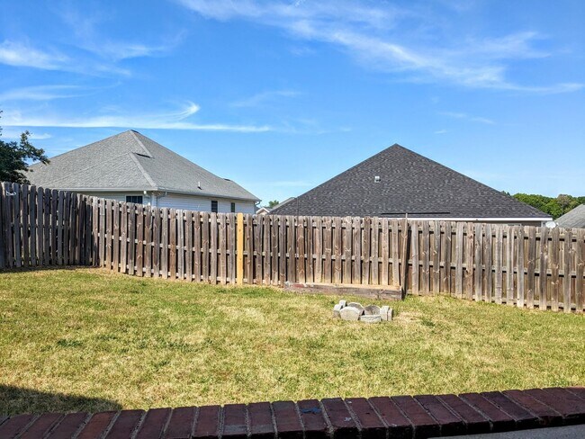 Building Photo - 508 Simoni Pl