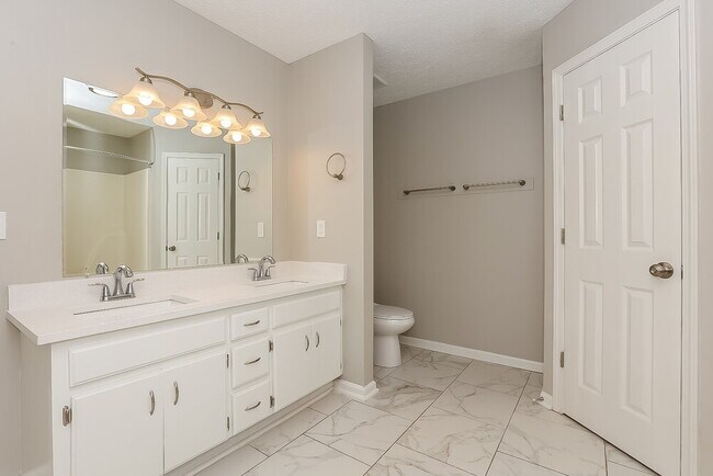 Building Photo - 2044 Horncastle Dr