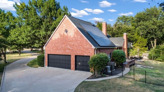 Building Photo - 5 Meadowbrook Cir
