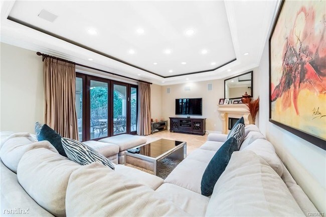 Building Photo - 6 br, 6.5 bath House - 12530 Collins St