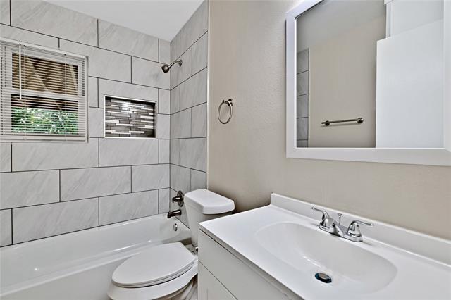 Building Photo - 4014 Sun Valley Dr