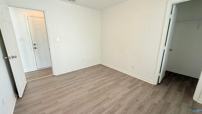 Building Photo - 15251 Tyler Mill Dr