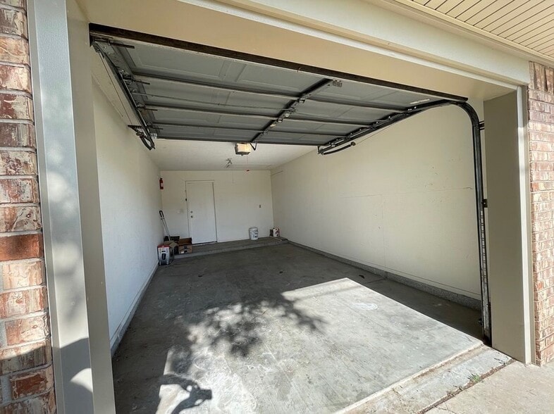 Building Photo - 85 Valleyview Rd